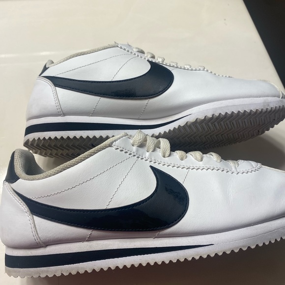 Nike - Picture 2 of 3